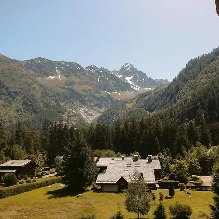 Отель Les Grands Montets Hotel & Spa Шамони