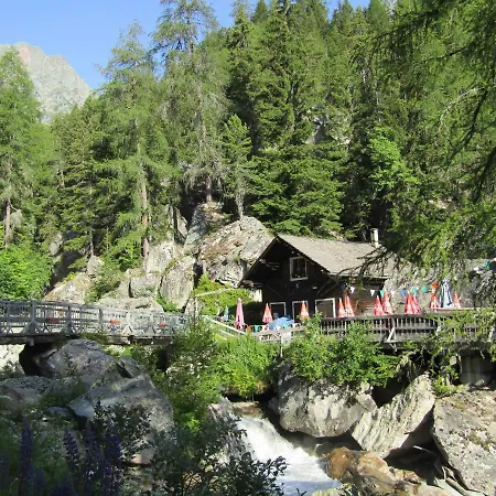 Les Grands Montets Hotel & Spa 4* Шамони